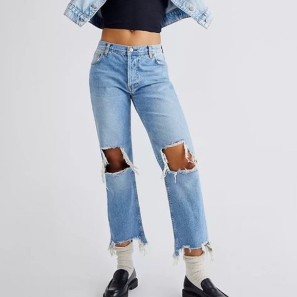 NWOT WE THE FREE MAGGIE MID RISE DISTRESSED JEANS FREE PEOPLE POPULAR BRAND - Picture 2 of 15
